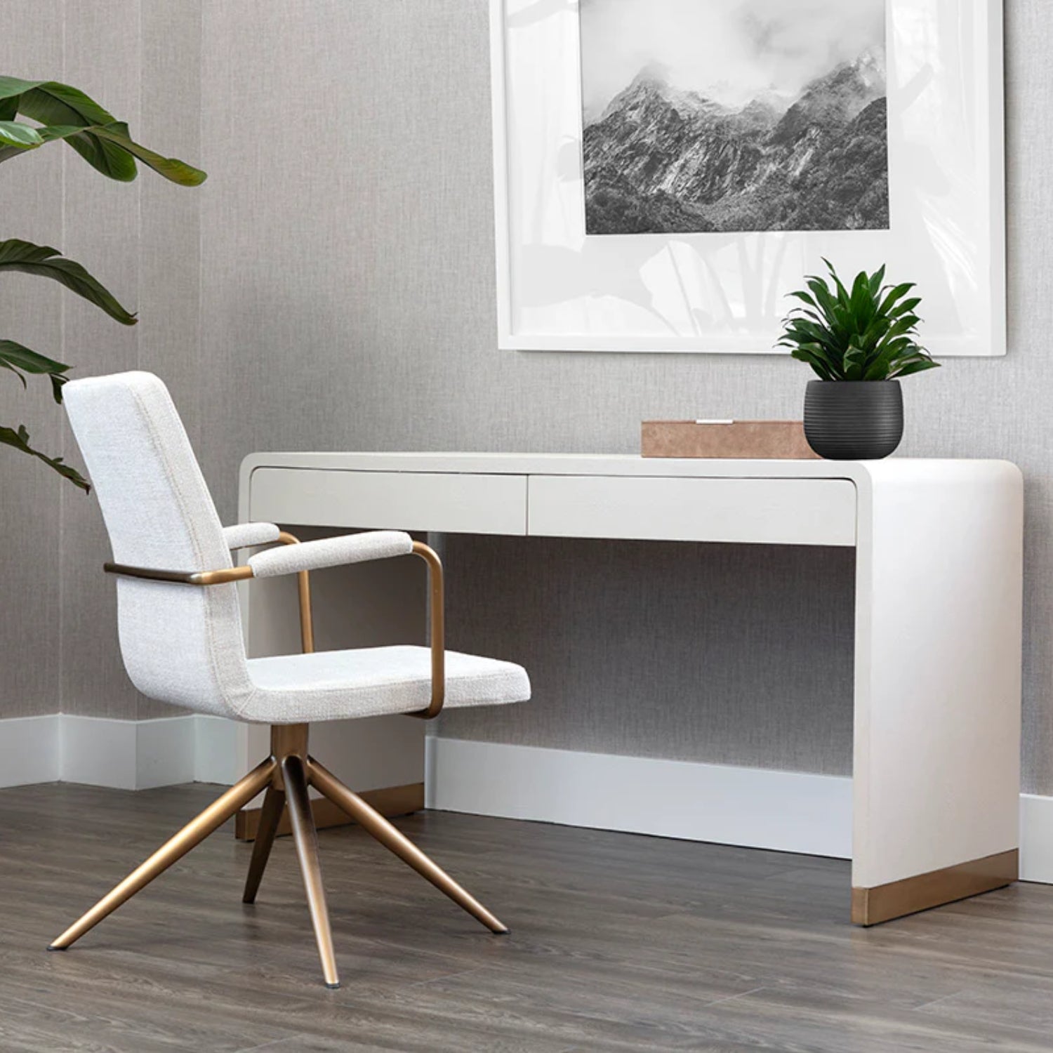 Ilona Desk